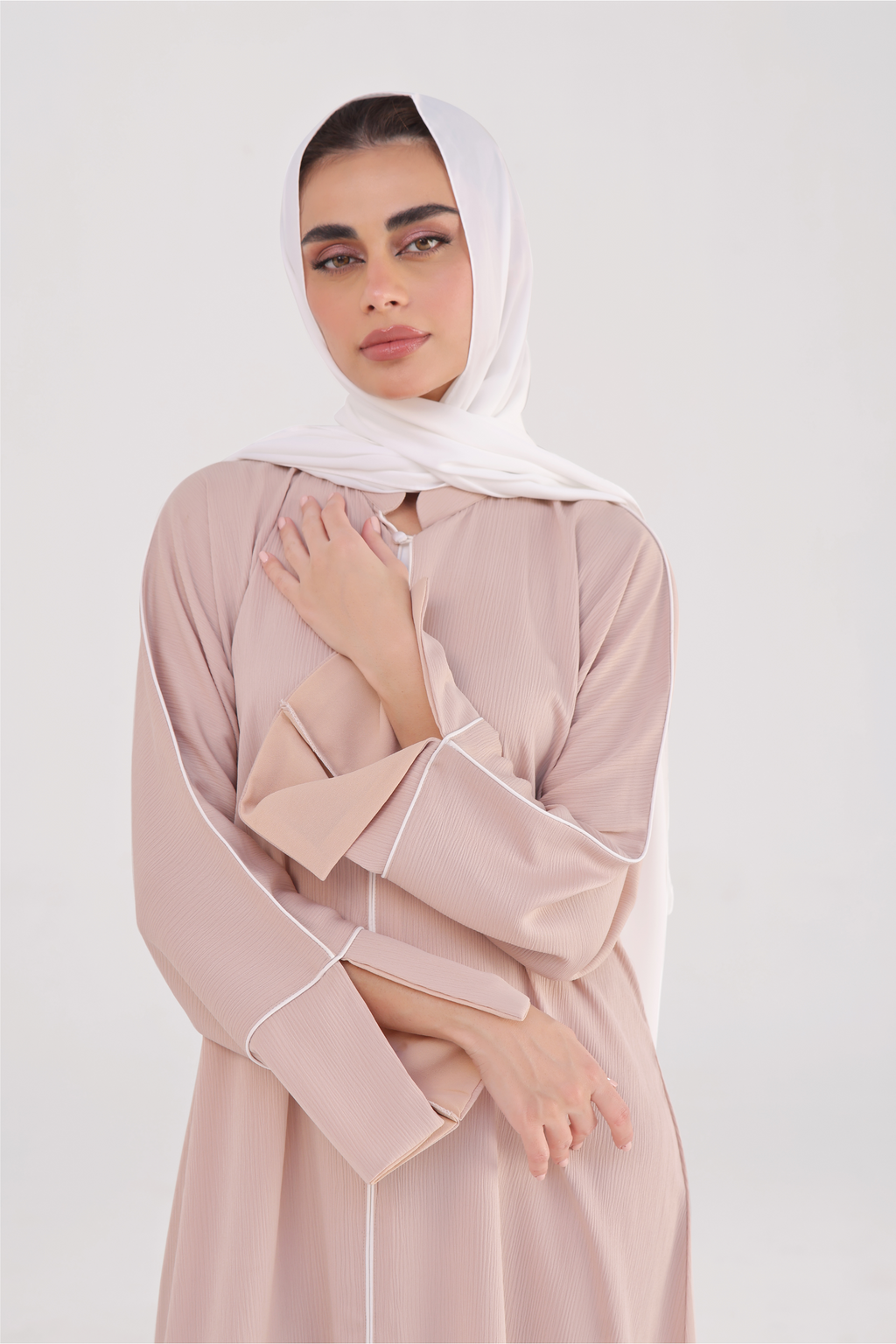 Everyday Staple Slit-sleeved Abaya - Nude Rose