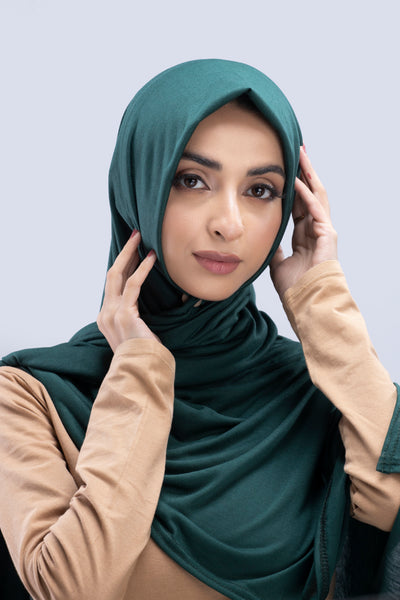 Model wearing a Cotton Jersey Hijab in Emerald color made with non-slippery fabric, Hijab for sale in Pakistan.