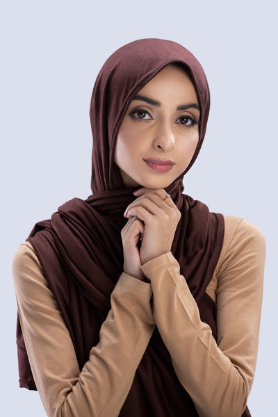 Model wearing a Nutella Cotton Jersey Hijab in soft, non-slippery fabric. Full-coverage hijab for sale in Pakistan.